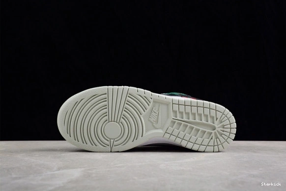 DV0827-100 Dunk Tartan Low Nike Plaid 0103